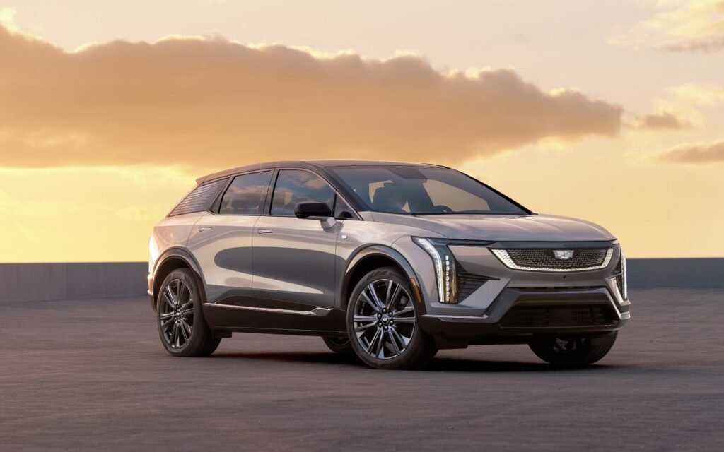 كاديلاك المنصور للسيارات تستعرض السيارتين ESCALADE IQ وOPTIQ الكهربائيتين بالكامل